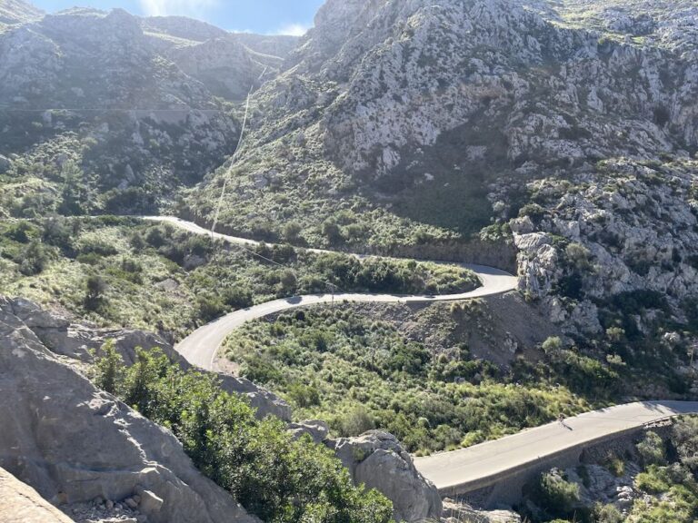 Sa Calobra na Mallorce, klikatící se serpentiny